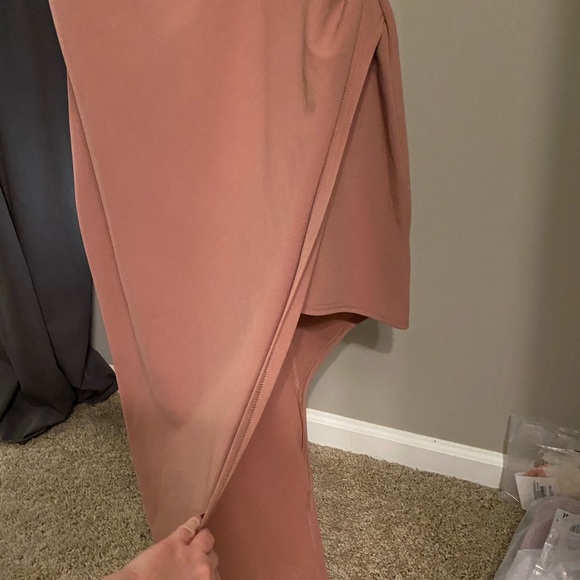 Mauve formal dress. Size L but fits like a M - Picture 3 of 5